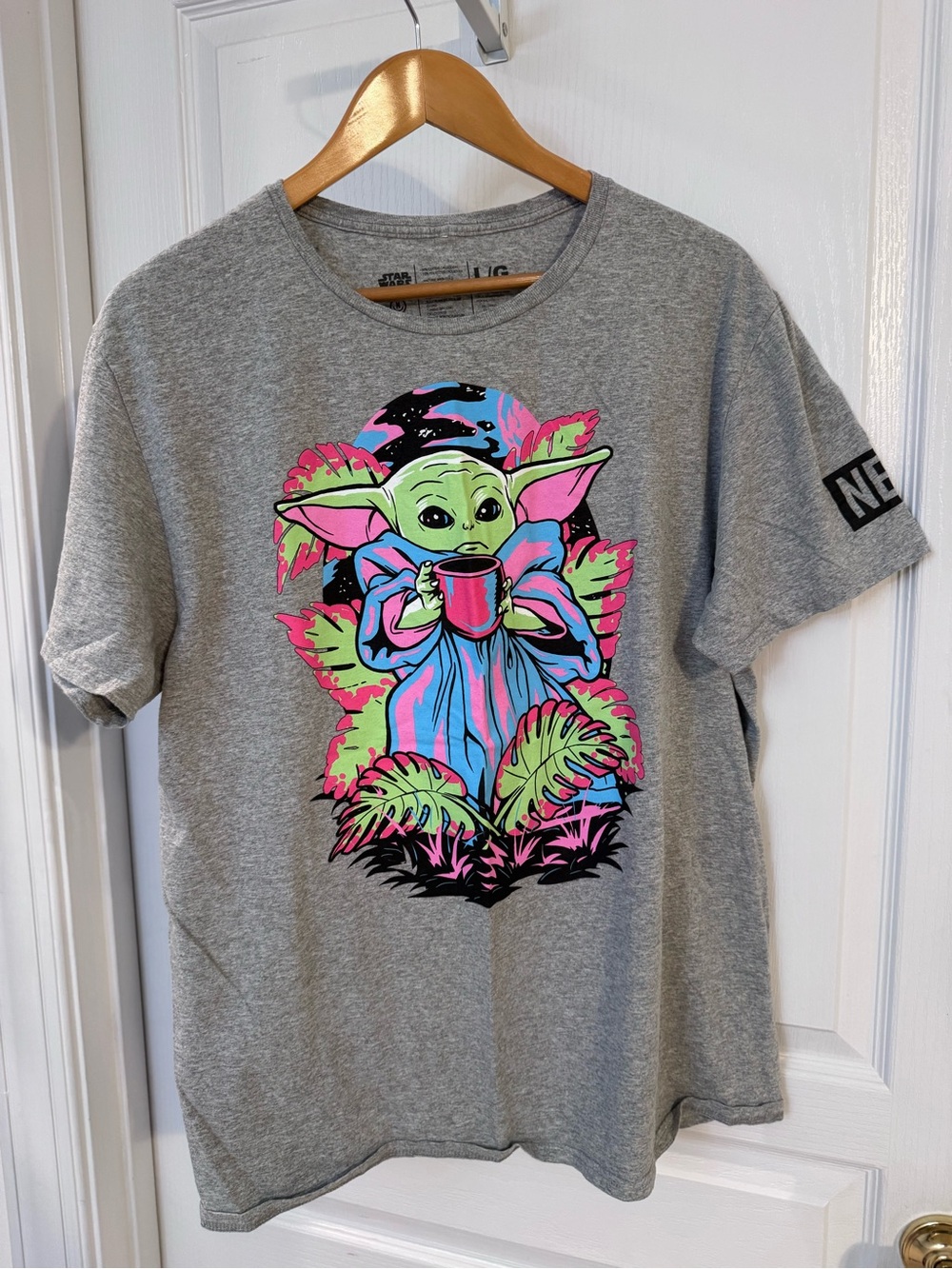 Men’s Graphic Tee with Neon Grogu Baby Yoda Design - Gray